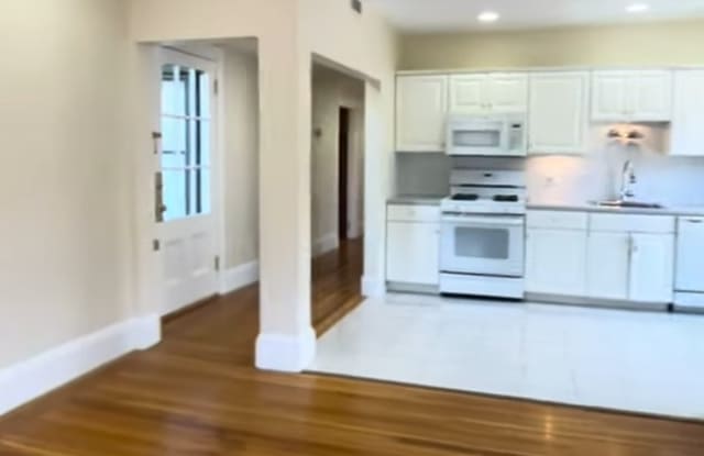 Charming 3 Bedroom-No Broker Fee photos photos