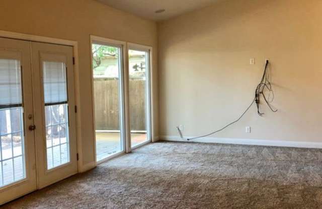 231 E Elmview Place Gallery 3