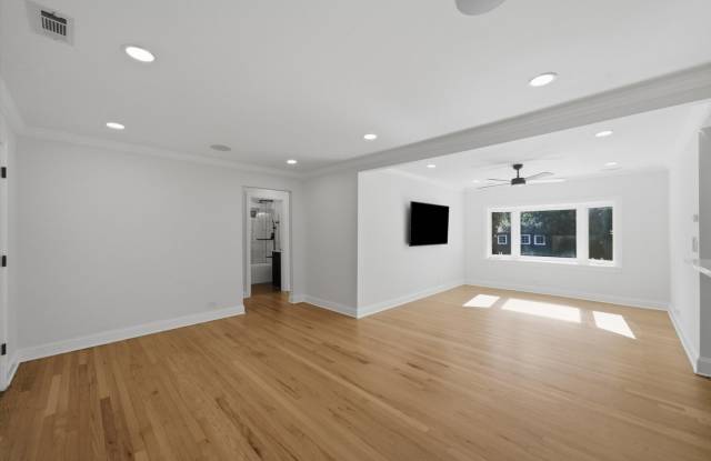 3309 Meadow Lane Gallery 3