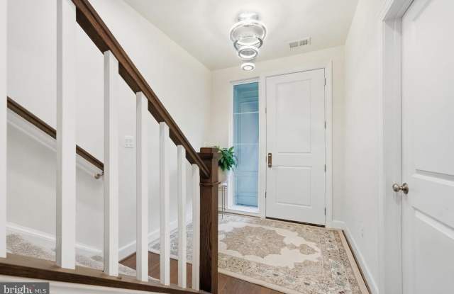 657 BELMONT BAY DR Gallery 3