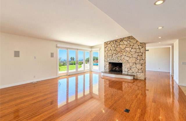 1156 Las Pulgas Place Gallery 3