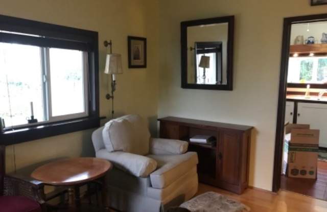 6692 NE Cedar St Gallery 3