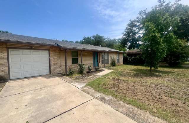 3 Bedroom 2 Bath~ Close to Fort Sam! photos photos