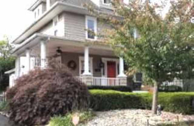 312 BARRINGTON AVENUE Gallery 2