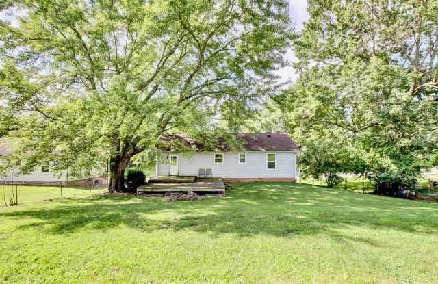 AVAILABLE NOVEMBER 1st! 4 Bedroom, 2.5 Bath Home off Dunbar Cave Rd! Gallery 3