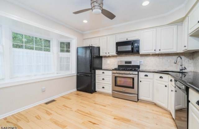 203 Salem Ct Gallery 3