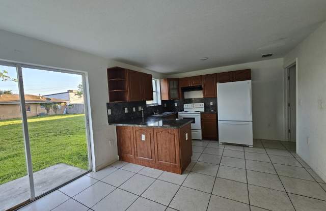 1950 Northwest 76th Street photos photos