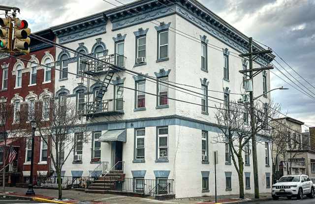 2315-2317 NEW YORK AVE - 2315 New York Avenue, Union City, NJ 07087