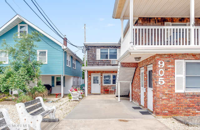 905 SW Central Avenue photos photos