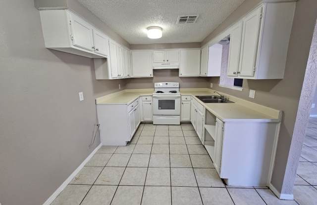 257 Windsor Way - 257 Windsor Way, Midwest City, OK 73110