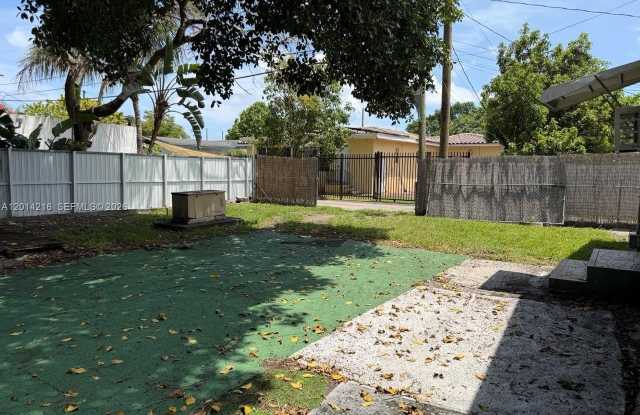 4761 NW 11th Ave photos photos