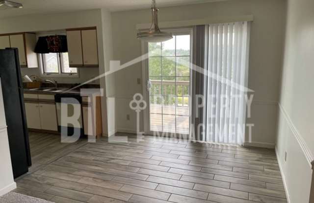 Beautiful 2 Bedroom Duplex with 2 Car Garage photos photos