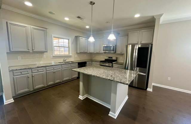 5 Bedroom 3 Bathroom Home in Pendleton Gallery 4