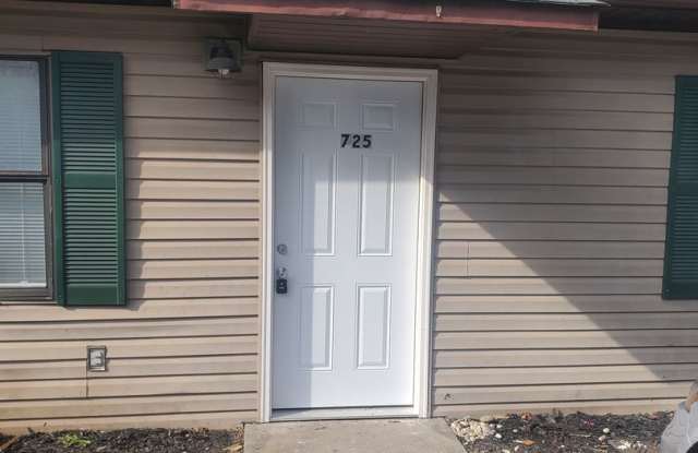 Sevierville - 2 bedroom, 1 bath apartment - Call Linda Meese (865) 591-6004 photos photos