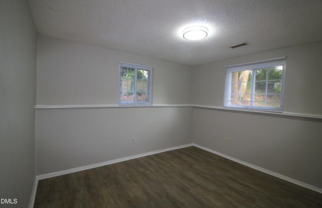 408 Drolmond Drive Gallery 3