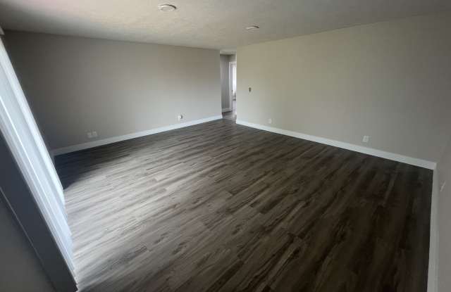 939 W McKay Road Gallery 2