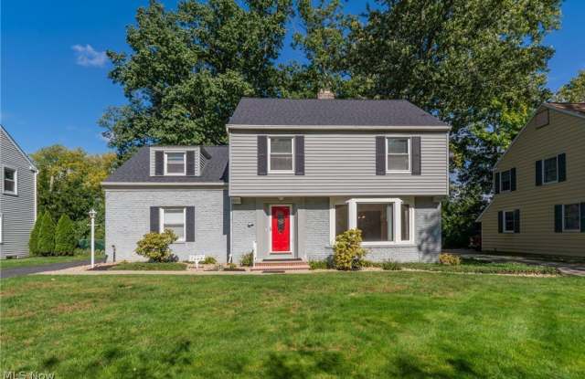 23509 Beachwood Boulevard Gallery 1