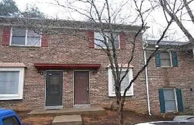 A charming and well-maintained 2-bedroom, 1.5-bath unit photos photos