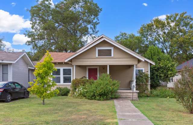 Available Now! Charming 2 Bed / 2 Bath Craftsman Home Near Downtown Waco photos photos
