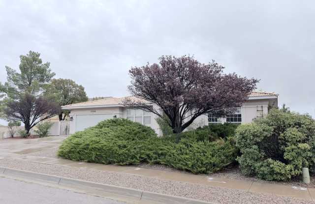 Spacious 4-Bedroom Home in Enchanted Hills – Rio Rancho. Refrigerated Air. Lots of space. Gallery 4