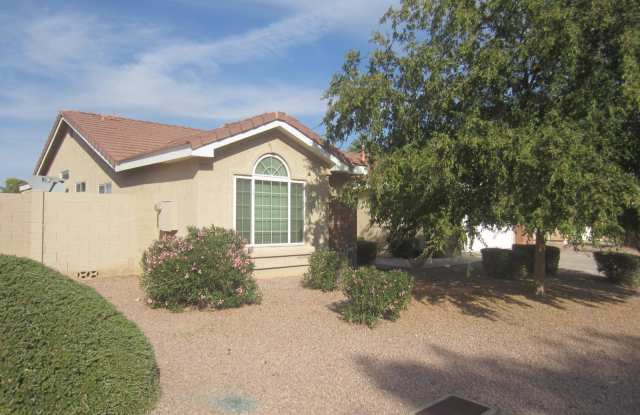 842 W COOLEY Drive Gallery 2