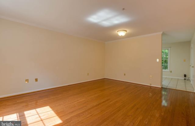 7918 STABLE WAY Gallery 3