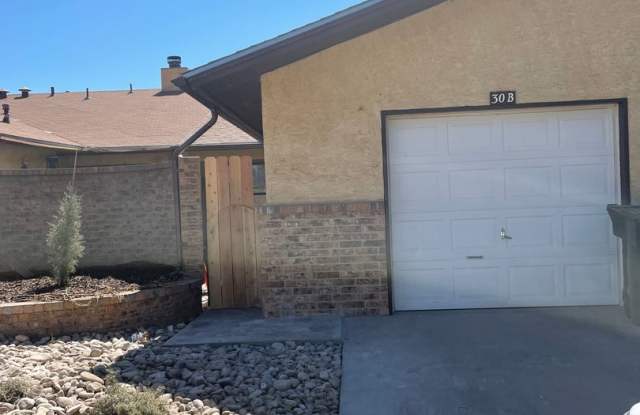 New remodeled townhome! - 30 Bent Tree Road, Roswell, NM 88201
