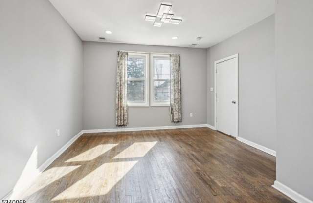 75 Gless Ave Gallery 4