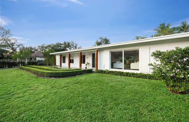 5835 SW 100th Ter photos photos