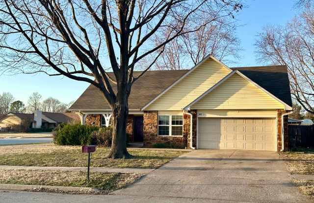 Spacious 3 bedroom, 2 bath home! Don't miss out on this incredible Home! photos photos