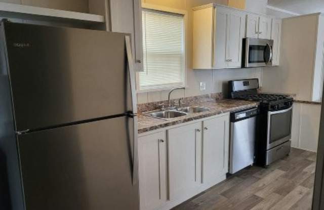 2322 Catalpa St photos photos