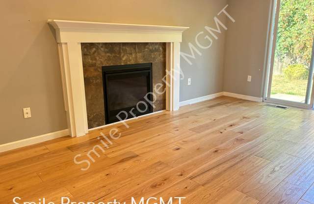 A beautiful 3 bedrooms and 2.5 bathrooms townhouse located in Milwaukie city. Gallery 4