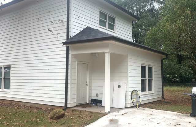 3 Bedroom Near Downtown Available for Pre-Lease Gallery 3