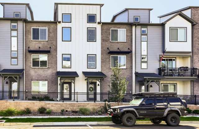 Spacious 3-Bedroom Home with Modern Finishes in North Broomfield photos photos