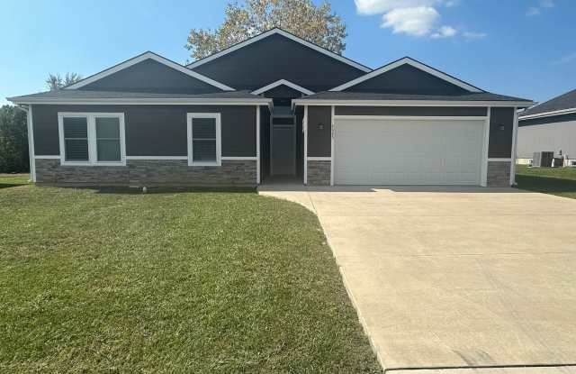 Beautiful 4-Bedroom; 2 bath Home for Rent Near Lake Shawnee photos photos