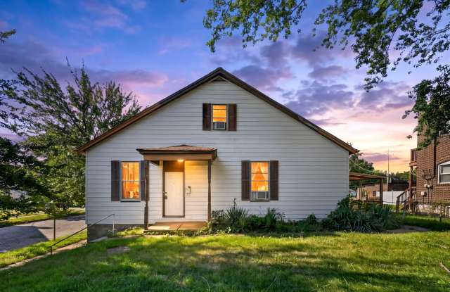 4-Bedroom, 2-Bath Home with Fenced Yard | 4607 Michigan Gallery 3
