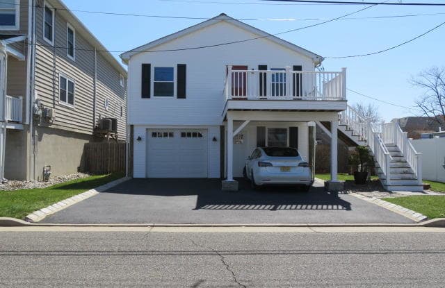 208 Henry Street - 208 Henry Street, Union Beach, NJ 07735