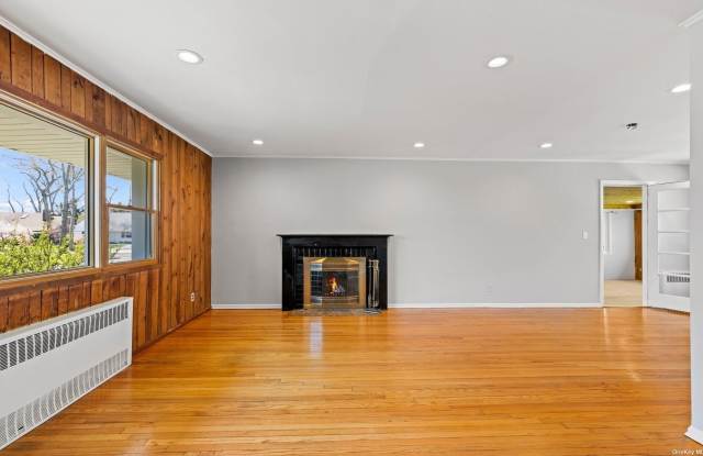 2111 Cayuga Drive Gallery 3