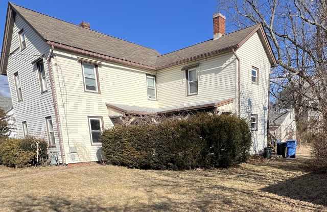 223 Spruce Street - 223 Spruce Street, Manchester, CT 06040