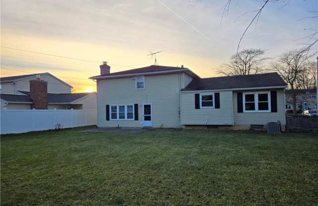 161 Foxpoint W Gallery 4