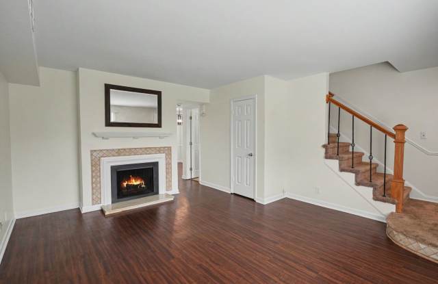 Updated photos coming soon…Great 2 Bedroom 1 1/2 Bath Townhome Now Available in River Plantation! Gallery 4