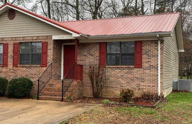 2 Bedroom 1 Bath duplex, new flooring, new paint photos photos