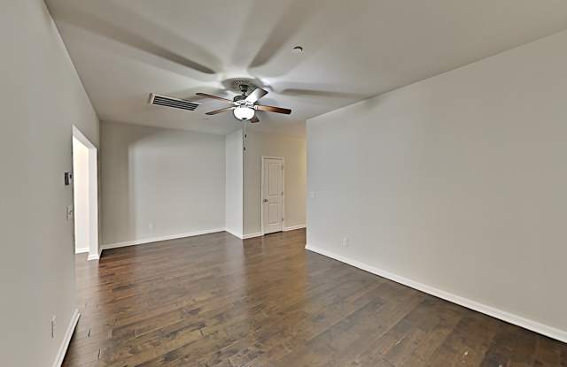 305 Woodfern Ct Gallery 2