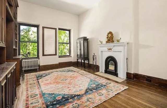 332 West 46th Street photos photos