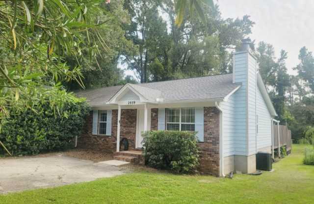 GORGEOUS SE 2/2 w/ Huge Yard, Deck, Washer/Dryer, New Paint, & Lawn Maint Inc! Avail NOW for $1550/month! photos photos
