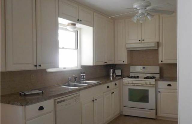 902 Wilshire - 3/Bed 2/Bath - $1895/month Gallery 4