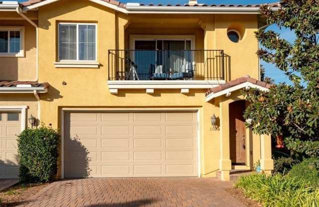 Large 2 Bedroom 2 Bath Open Concept Vista Townhome in Oak Drive Villas photos photos