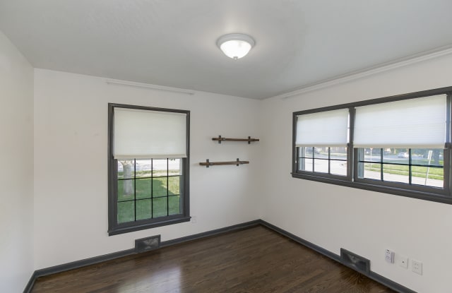 9042 North Pennsylvania AvenueBEDROOM 2Bhttps://livehomeroom.com/7042 - 9042 North Pennsylvania Street, Kansas City, MO 64118