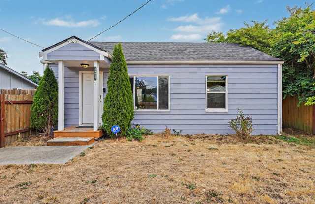 Charming Single-Story Tacoma Home | Fully Fenced Backyard & Only 5 Miles from JBLM! photos photos