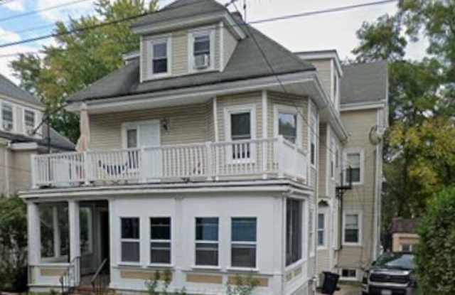 7 Oak Square Avenue Gallery 1